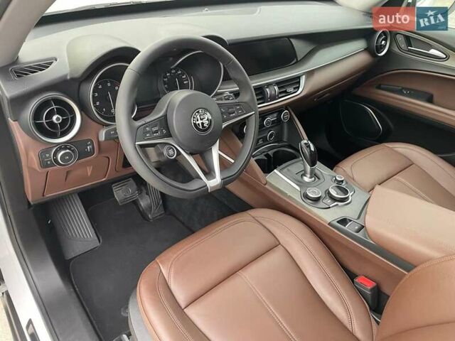 Білий Альфа Ромео Стелвіо, об'ємом двигуна 2 л та пробігом 99 тис. км за 21000 $, фото 10 на Automoto.ua