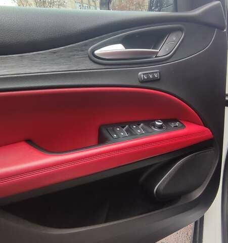 Белый Альфа Ромео Стелвио, объемом двигателя 2 л и пробегом 87 тыс. км за 21900 $, фото 14 на Automoto.ua