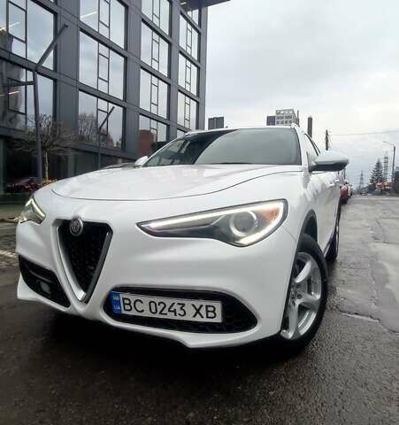 Белый Альфа Ромео Стелвио, объемом двигателя 2 л и пробегом 87 тыс. км за 21900 $, фото 3 на Automoto.ua
