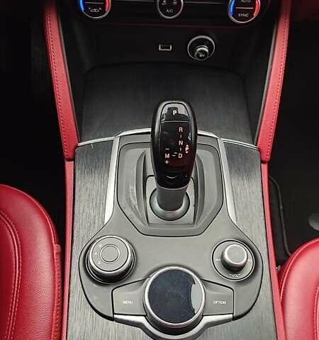 Белый Альфа Ромео Стелвио, объемом двигателя 2 л и пробегом 87 тыс. км за 21900 $, фото 19 на Automoto.ua