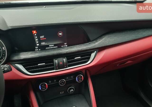 Белый Альфа Ромео Стелвио, объемом двигателя 2 л и пробегом 87 тыс. км за 21900 $, фото 13 на Automoto.ua