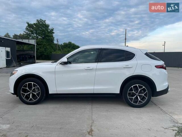 Білий Альфа Ромео Стелвіо, об'ємом двигуна 2 л та пробігом 99 тис. км за 21000 $, фото 1 на Automoto.ua