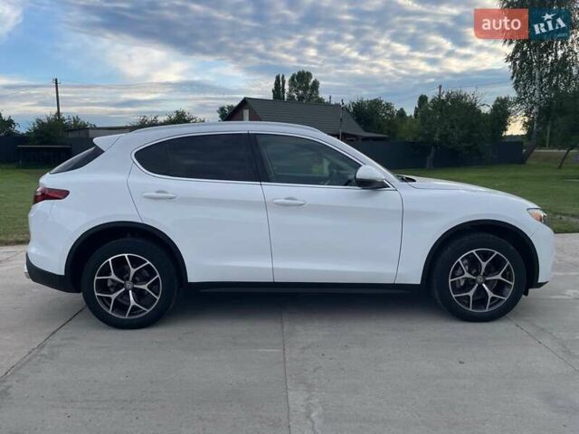 Білий Альфа Ромео Стелвіо, об'ємом двигуна 2 л та пробігом 99 тис. км за 21000 $, фото 16 на Automoto.ua