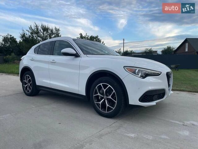 Білий Альфа Ромео Стелвіо, об'ємом двигуна 2 л та пробігом 99 тис. км за 21000 $, фото 11 на Automoto.ua