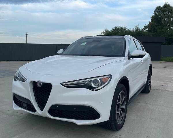 Білий Альфа Ромео Стелвіо, об'ємом двигуна 2 л та пробігом 99 тис. км за 21000 $, фото 12 на Automoto.ua