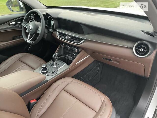 Белый Альфа Ромео Стелвио, объемом двигателя 2 л и пробегом 91 тыс. км за 20000 $, фото 32 на Automoto.ua