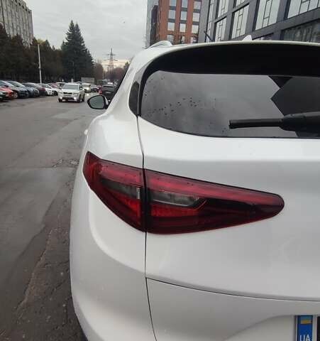 Белый Альфа Ромео Стелвио, объемом двигателя 2 л и пробегом 87 тыс. км за 21900 $, фото 37 на Automoto.ua