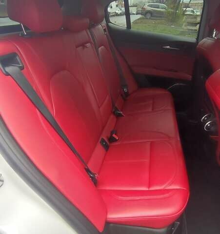 Белый Альфа Ромео Стелвио, объемом двигателя 2 л и пробегом 87 тыс. км за 21900 $, фото 21 на Automoto.ua