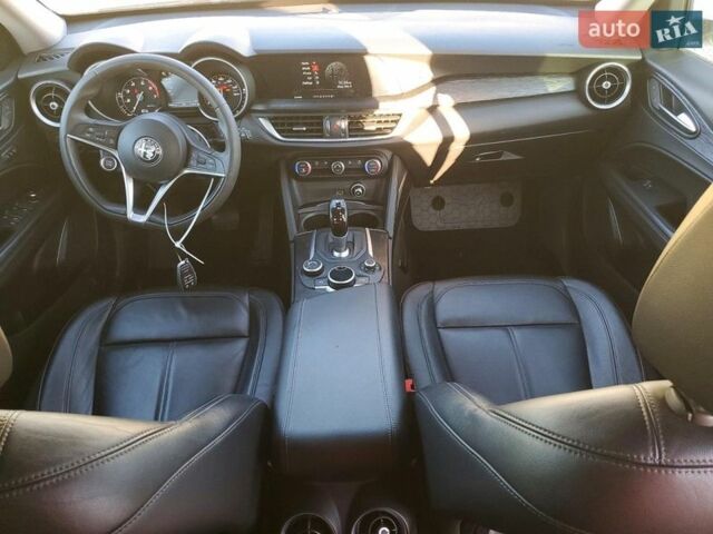Білий Альфа Ромео Стелвіо, об'ємом двигуна 2 л та пробігом 62 тис. км за 4900 $, фото 7 на Automoto.ua