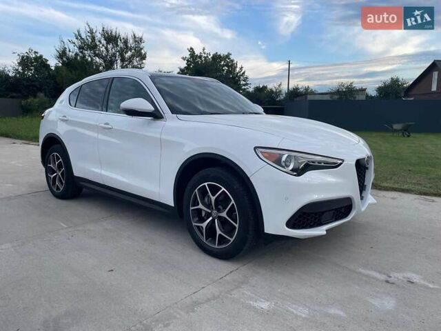 Білий Альфа Ромео Стелвіо, об'ємом двигуна 2 л та пробігом 99 тис. км за 21000 $, фото 3 на Automoto.ua