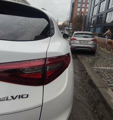 Белый Альфа Ромео Стелвио, объемом двигателя 2 л и пробегом 87 тыс. км за 21900 $, фото 36 на Automoto.ua