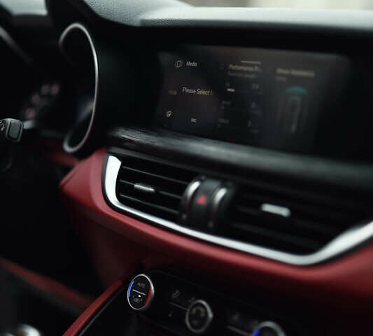 Белый Альфа Ромео Стелвио, объемом двигателя 2 л и пробегом 54 тыс. км за 30000 $, фото 9 на Automoto.ua