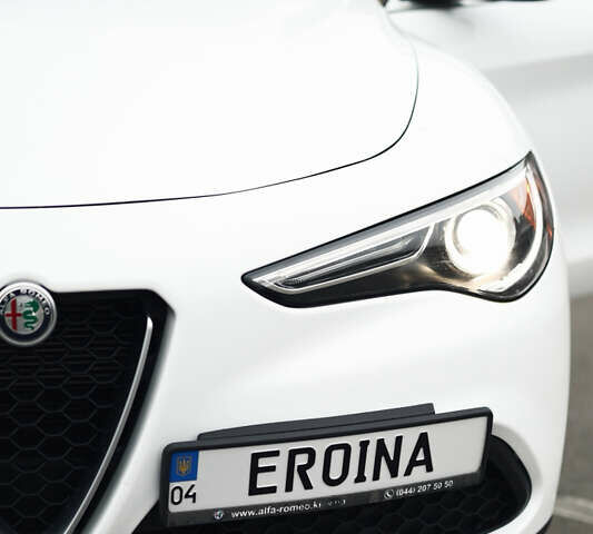 Белый Альфа Ромео Стелвио, объемом двигателя 2 л и пробегом 54 тыс. км за 30000 $, фото 21 на Automoto.ua