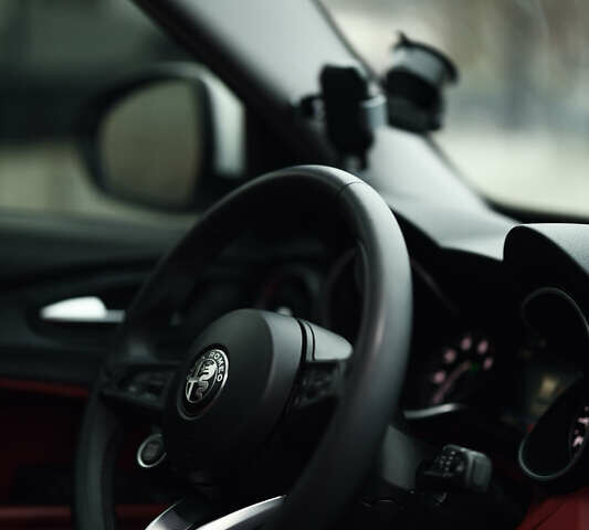 Белый Альфа Ромео Стелвио, объемом двигателя 2 л и пробегом 54 тыс. км за 30000 $, фото 7 на Automoto.ua