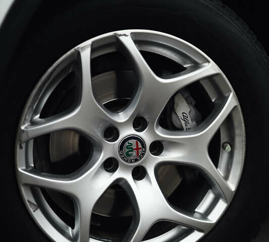 Белый Альфа Ромео Стелвио, объемом двигателя 2 л и пробегом 54 тыс. км за 30000 $, фото 25 на Automoto.ua