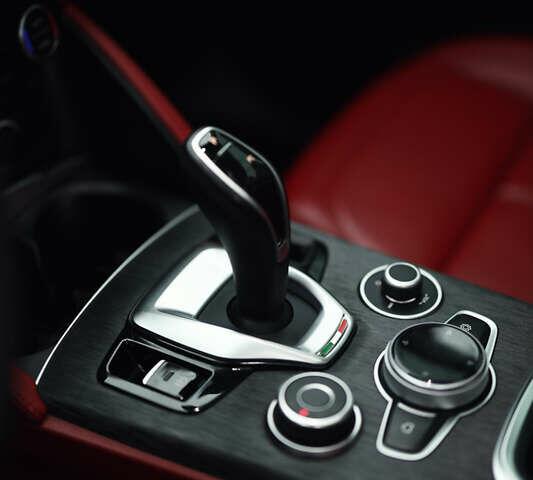 Белый Альфа Ромео Стелвио, объемом двигателя 2 л и пробегом 54 тыс. км за 30000 $, фото 15 на Automoto.ua