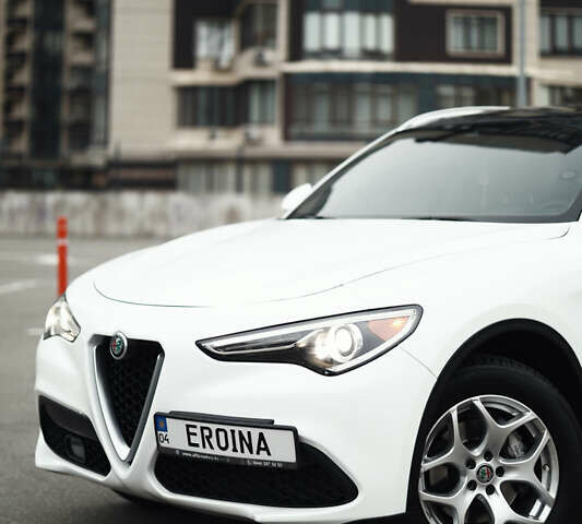 Белый Альфа Ромео Стелвио, объемом двигателя 2 л и пробегом 54 тыс. км за 30000 $, фото 20 на Automoto.ua