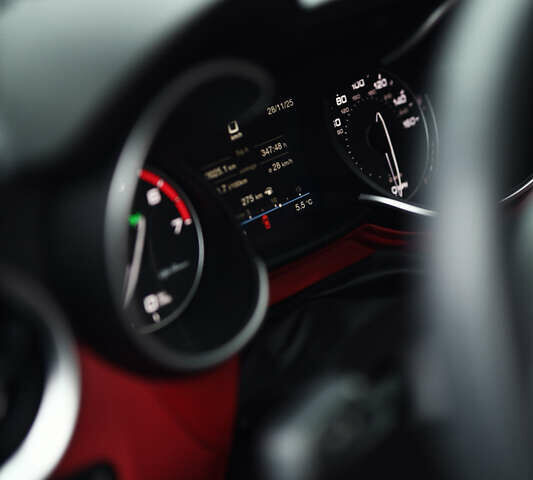 Белый Альфа Ромео Стелвио, объемом двигателя 2 л и пробегом 54 тыс. км за 30000 $, фото 8 на Automoto.ua