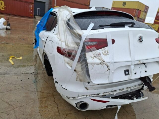 Білий Альфа Ромео Стелвіо, об'ємом двигуна 2 л та пробігом 49 тис. км за 7300 $, фото 10 на Automoto.ua