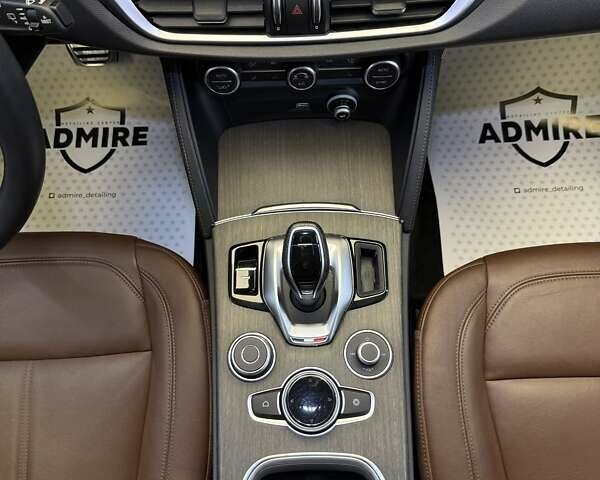 Белый Альфа Ромео Стелвио, объемом двигателя 2 л и пробегом 59 тыс. км за 27500 $, фото 21 на Automoto.ua