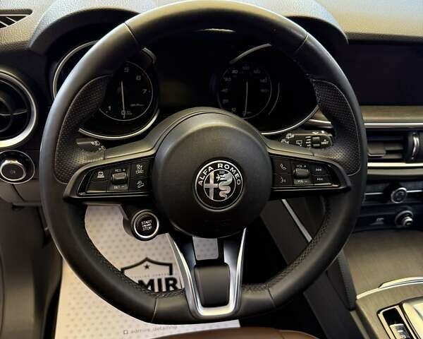 Белый Альфа Ромео Стелвио, объемом двигателя 2 л и пробегом 59 тыс. км за 27500 $, фото 19 на Automoto.ua