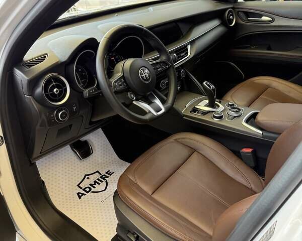 Белый Альфа Ромео Стелвио, объемом двигателя 2 л и пробегом 59 тыс. км за 27500 $, фото 14 на Automoto.ua