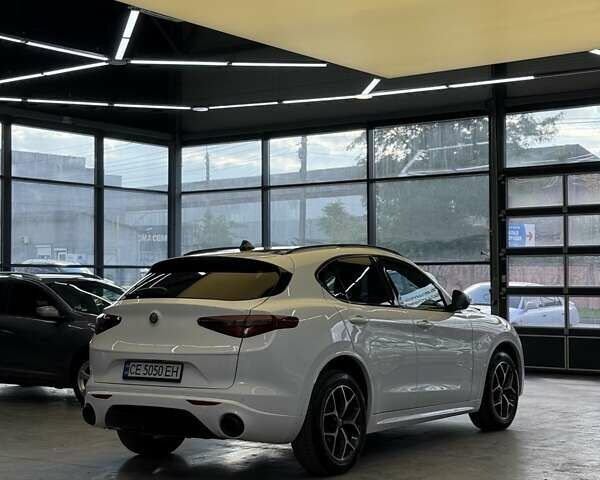 Белый Альфа Ромео Стелвио, объемом двигателя 2 л и пробегом 59 тыс. км за 27500 $, фото 7 на Automoto.ua