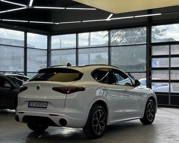 Белый Альфа Ромео Стелвио, объемом двигателя 2 л и пробегом 59 тыс. км за 27500 $, фото 1 на Automoto.ua