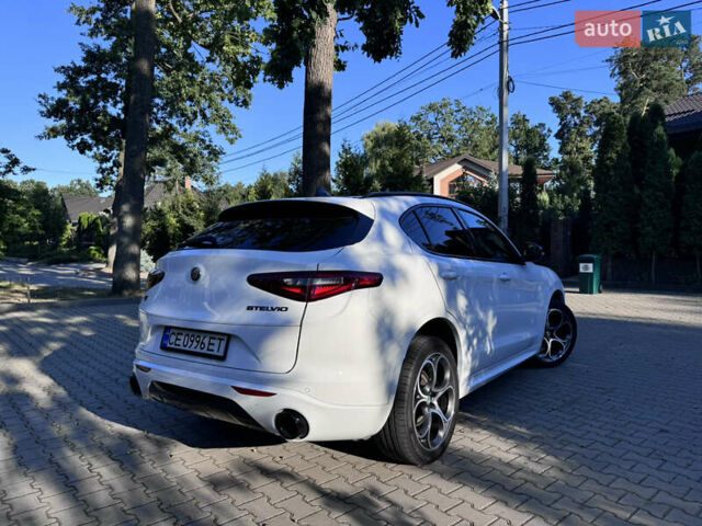Білий Альфа Ромео Стелвіо, об'ємом двигуна 2 л та пробігом 47 тис. км за 27500 $, фото 13 на Automoto.ua