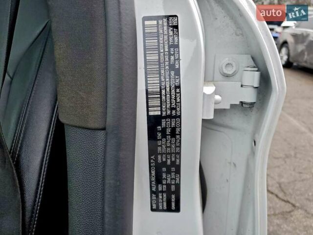 Белый Альфа Ромео Стелвио, объемом двигателя 2 л и пробегом 88 тыс. км за 8000 $, фото 12 на Automoto.ua