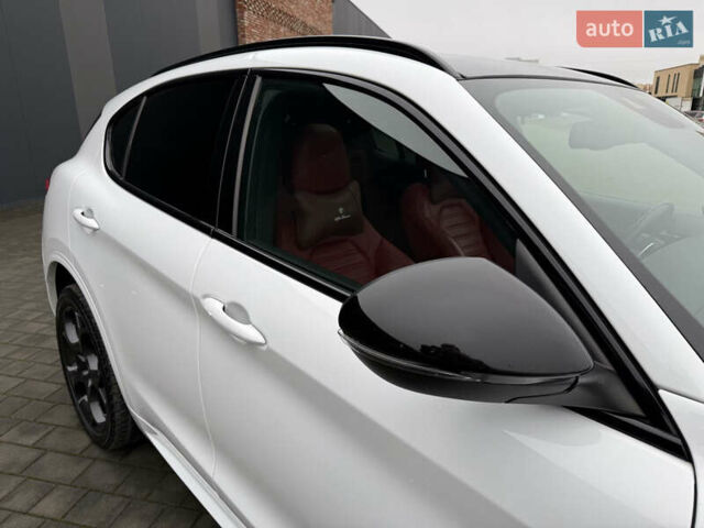 Белый Альфа Ромео Стелвио, объемом двигателя 2 л и пробегом 49 тыс. км за 42000 $, фото 28 на Automoto.ua