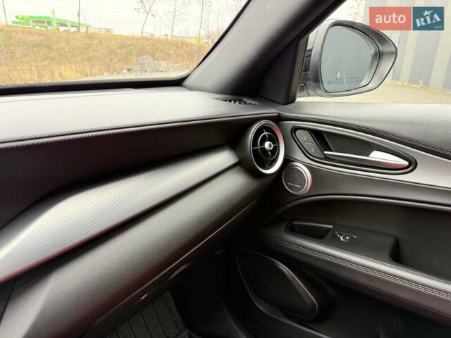 Белый Альфа Ромео Стелвио, объемом двигателя 2 л и пробегом 49 тыс. км за 42000 $, фото 18 на Automoto.ua