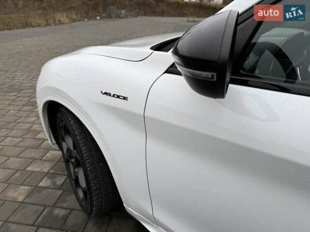 Белый Альфа Ромео Стелвио, объемом двигателя 2 л и пробегом 49 тыс. км за 42000 $, фото 11 на Automoto.ua