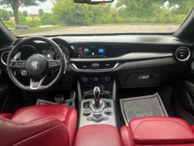 Білий Альфа Ромео Стелвіо, об'ємом двигуна 2 л та пробігом 45 тис. км за 15600 $, фото 9 на Automoto.ua