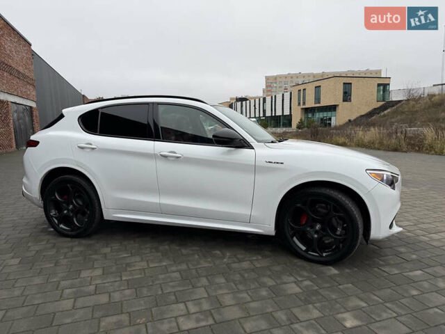 Белый Альфа Ромео Стелвио, объемом двигателя 2 л и пробегом 49 тыс. км за 42000 $, фото 3 на Automoto.ua