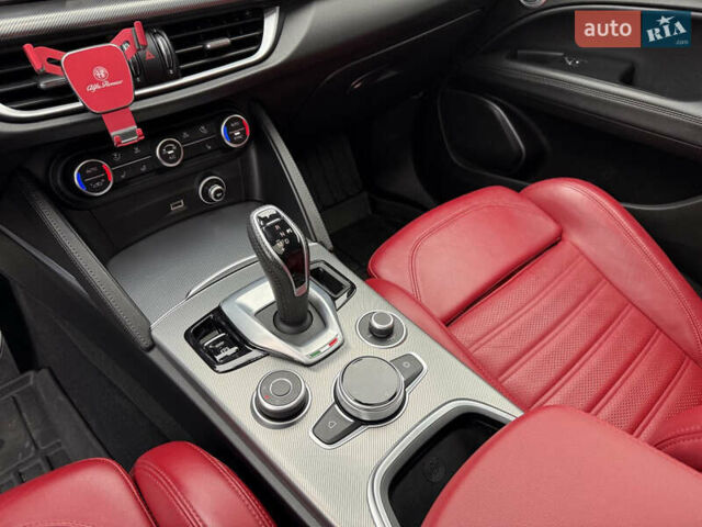 Белый Альфа Ромео Стелвио, объемом двигателя 2 л и пробегом 49 тыс. км за 42000 $, фото 22 на Automoto.ua