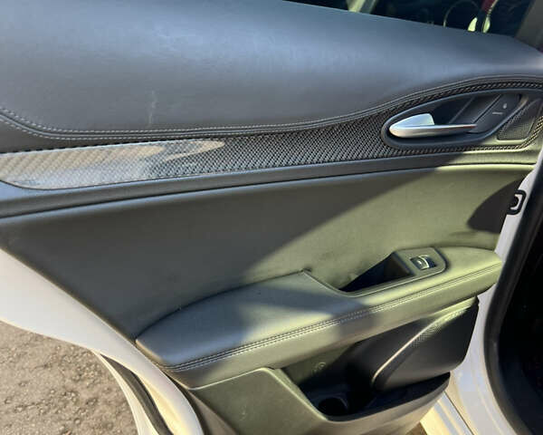 Белый Альфа Ромео Стелвио, объемом двигателя 2 л и пробегом 27 тыс. км за 28000 $, фото 33 на Automoto.ua