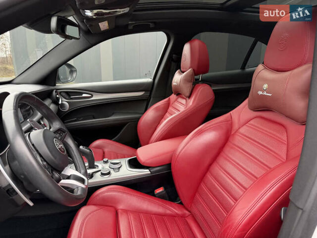 Белый Альфа Ромео Стелвио, объемом двигателя 2 л и пробегом 49 тыс. км за 42000 $, фото 13 на Automoto.ua
