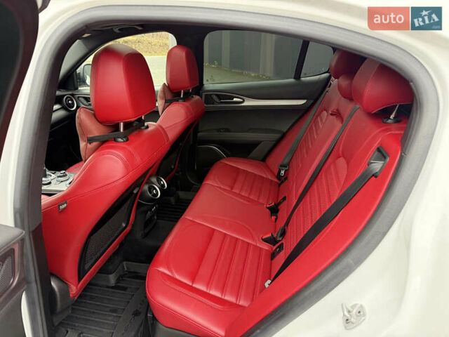 Белый Альфа Ромео Стелвио, объемом двигателя 2 л и пробегом 49 тыс. км за 42000 $, фото 20 на Automoto.ua