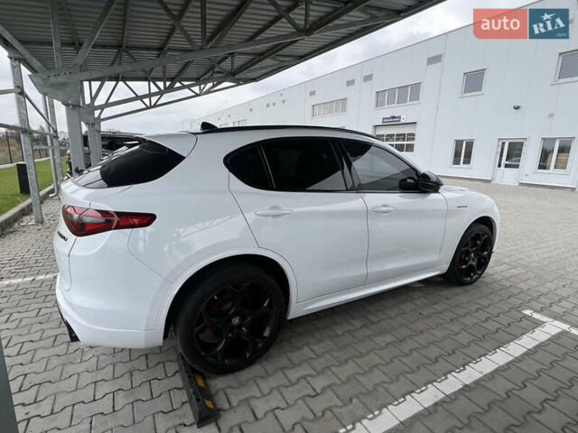 Белый Альфа Ромео Стелвио, объемом двигателя 2 л и пробегом 27 тыс. км за 28000 $, фото 3 на Automoto.ua