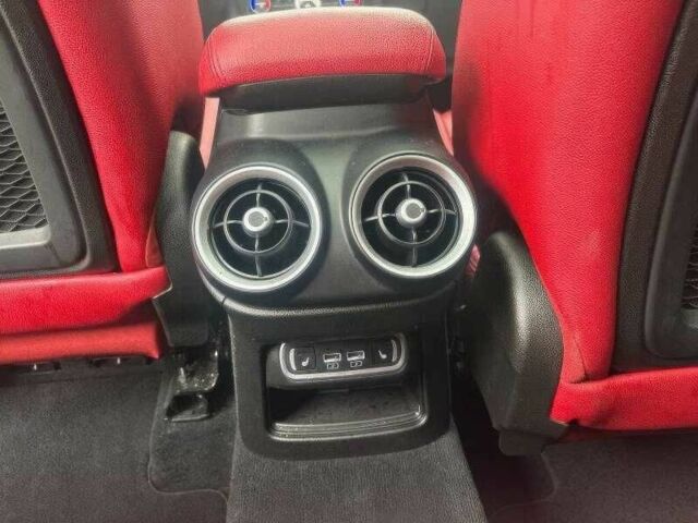 Білий Альфа Ромео Стелвіо, об'ємом двигуна 2 л та пробігом 45 тис. км за 15600 $, фото 15 на Automoto.ua