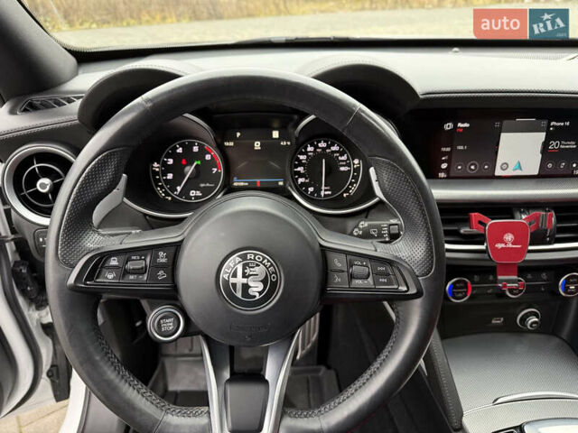 Белый Альфа Ромео Стелвио, объемом двигателя 2 л и пробегом 49 тыс. км за 42000 $, фото 14 на Automoto.ua