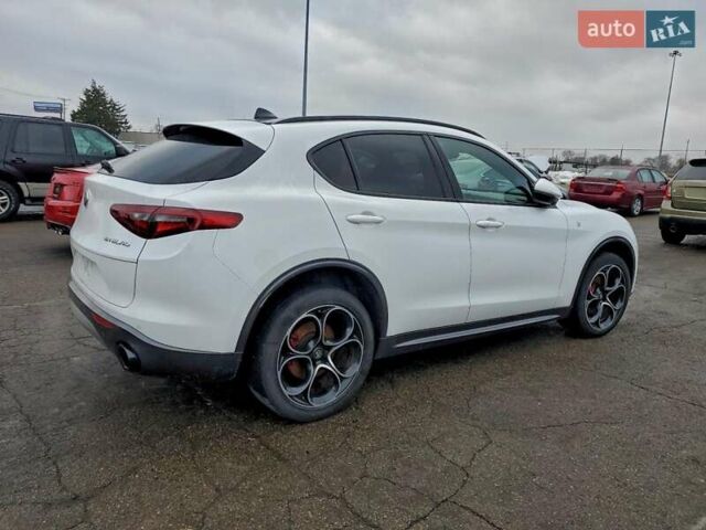 Белый Альфа Ромео Стелвио, объемом двигателя 2 л и пробегом 88 тыс. км за 8000 $, фото 2 на Automoto.ua