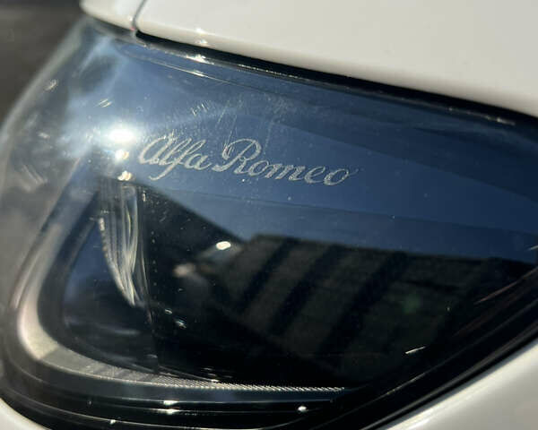 Белый Альфа Ромео Стелвио, объемом двигателя 2 л и пробегом 27 тыс. км за 28000 $, фото 23 на Automoto.ua