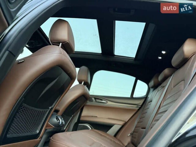 Чорний Альфа Ромео Стелвіо, об'ємом двигуна 2 л та пробігом 67 тис. км за 18500 $, фото 21 на Automoto.ua