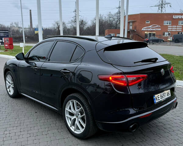 Чорний Альфа Ромео Стелвіо, об'ємом двигуна 2 л та пробігом 68 тис. км за 20900 $, фото 1 на Automoto.ua