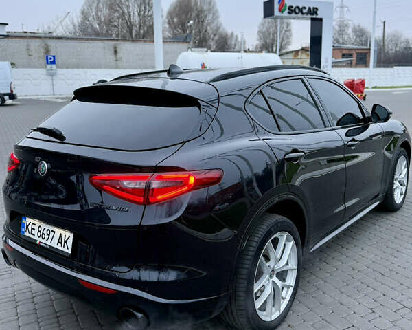 Чорний Альфа Ромео Стелвіо, об'ємом двигуна 2 л та пробігом 68 тис. км за 20900 $, фото 5 на Automoto.ua
