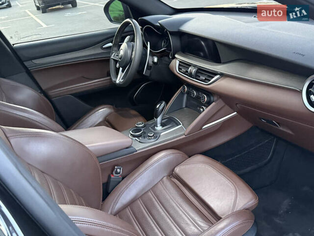Чорний Альфа Ромео Стелвіо, об'ємом двигуна 2 л та пробігом 67 тис. км за 18500 $, фото 23 на Automoto.ua