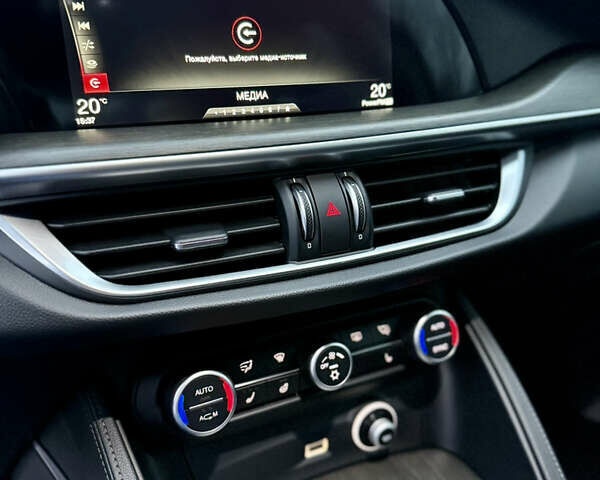 Чорний Альфа Ромео Стелвіо, об'ємом двигуна 2 л та пробігом 68 тис. км за 20900 $, фото 15 на Automoto.ua