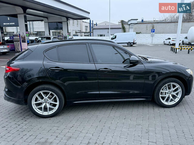 Чорний Альфа Ромео Стелвіо, об'ємом двигуна 2 л та пробігом 68 тис. км за 20900 $, фото 6 на Automoto.ua